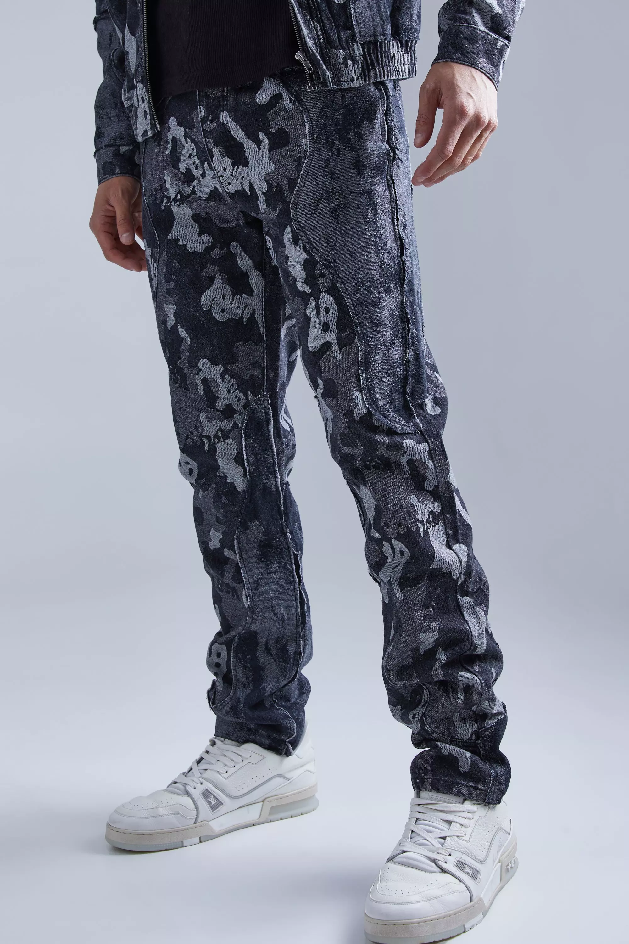 Black Regular Fit Spliced Camo Denim Jacket صورة بديلة