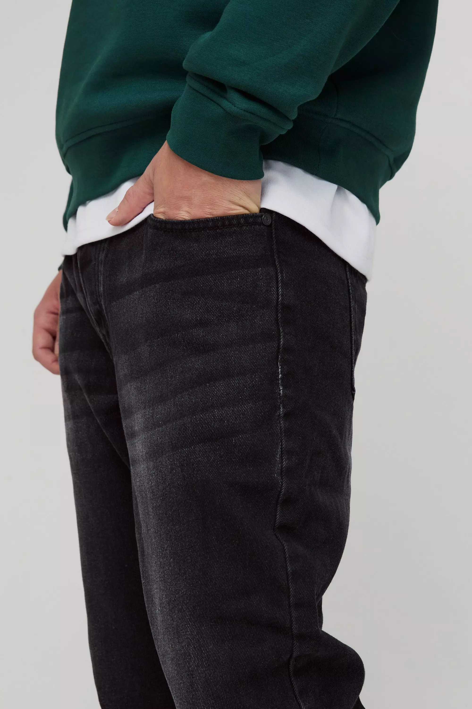 Washed black Tapered Rigid Jean alternative image
