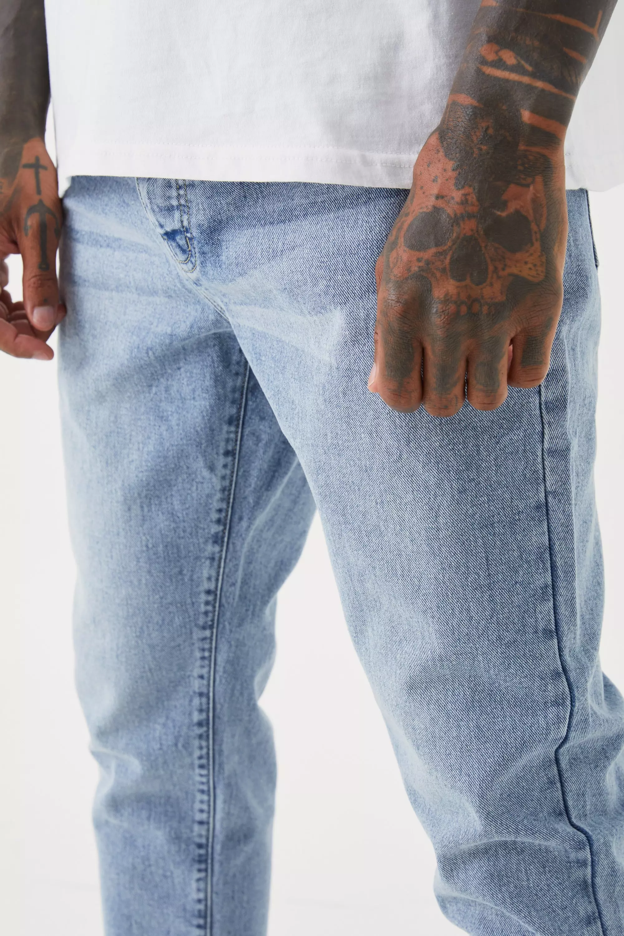 Light blue Tapered Rigid Jean alternative image