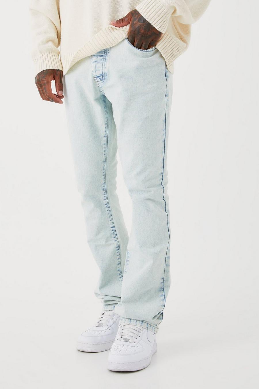 Ice blue Jeans i slim fit med utsvängda ben
