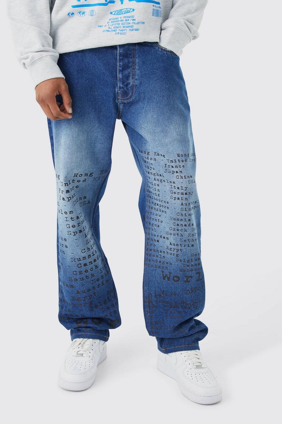 Jeans rilassati in denim rigido con stampa al laser di testo all over, Mid blue
