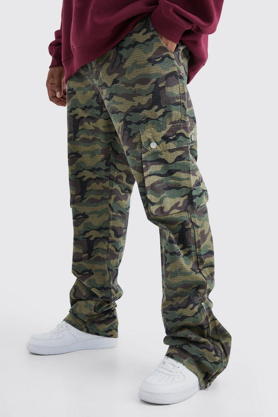 Pantaloni Plus Size Slim Fit in nylon ripstop in fantasia militare con inserti stile Cargo e pieghe sul fondo, Khaki image number 1