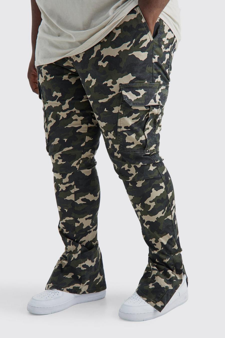 Pantaloni Cargo Plus Size Skinny Fit in fantasia militare con pieghe sul fondo e spacco sul fondo, Khaki image number 1