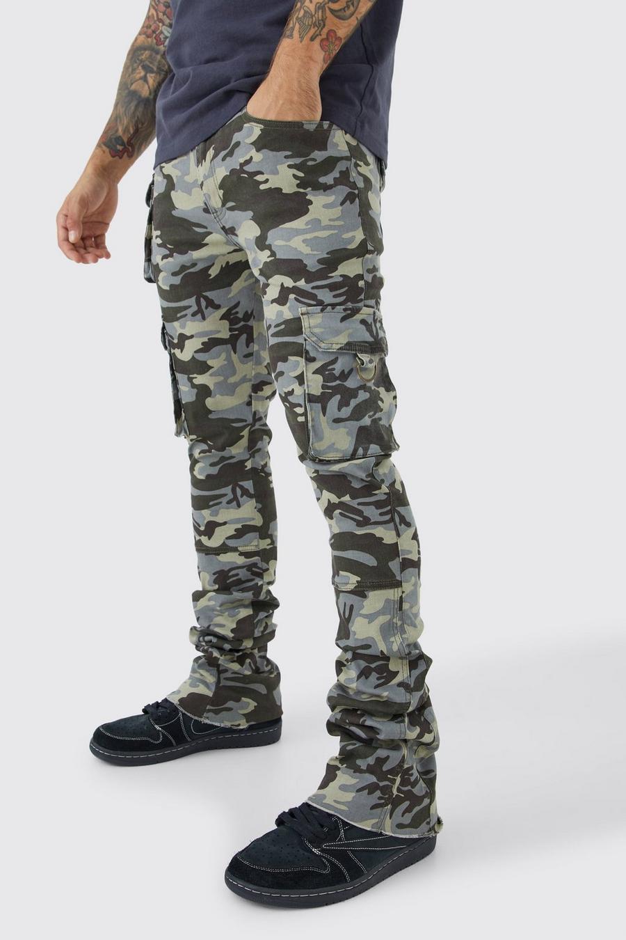 Pantaloni Cargo Skinny Fit in fantasia militare con inserti e pieghe sul fondo, Slate image number 1