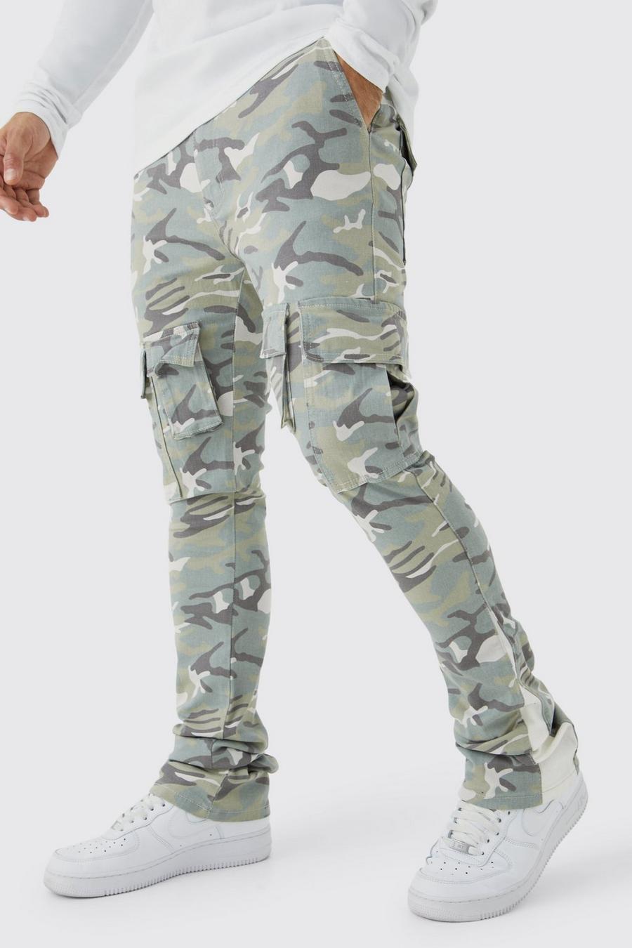 Pantaloni Cargo Skinny Fit in fantasia militare con inserti e pieghe sul fondo, Khaki