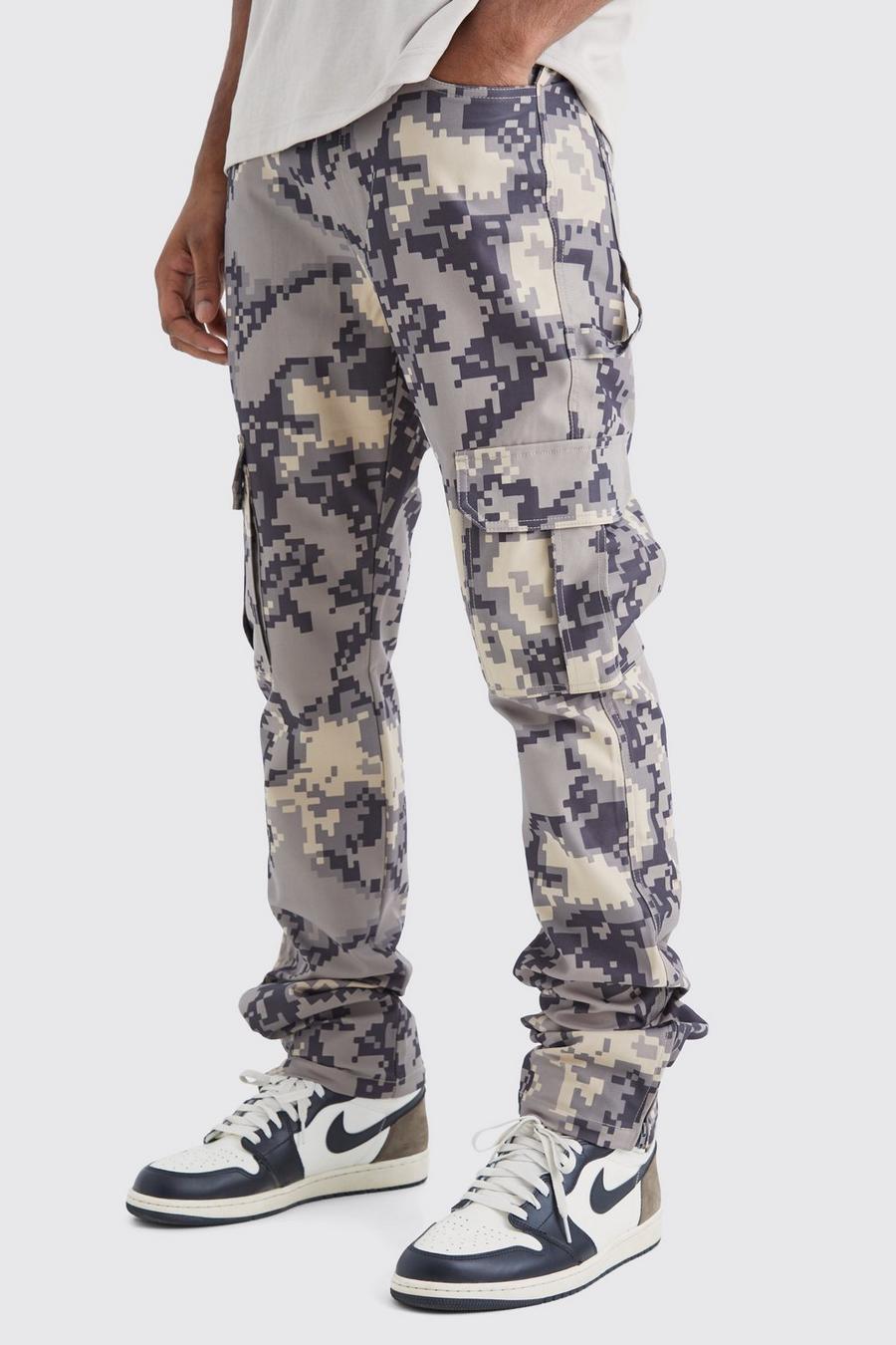 Tall Slim-Fit Schlaghose mit Pixel Camouflage Print, Stone image number 1