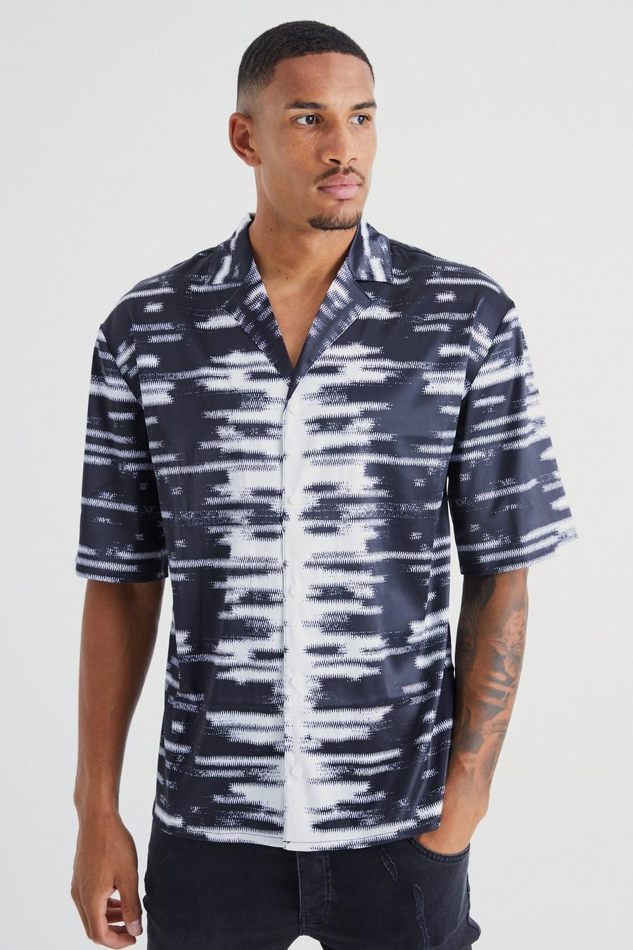 Black Tall Kortärmad skjorta i satin med bowlingkrage och strass image number 1