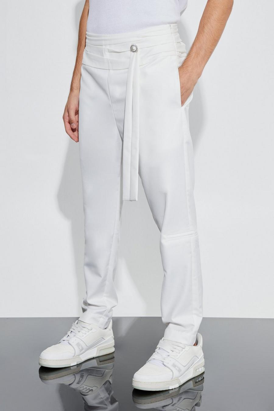 Pantaloni rilassati con fascia a fascia e cintura avvolgente, Off white