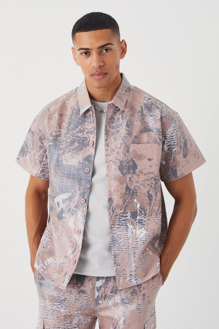 Camisa recta de manga corta y cuero sintético con estampado abstracto, Multi image number 1