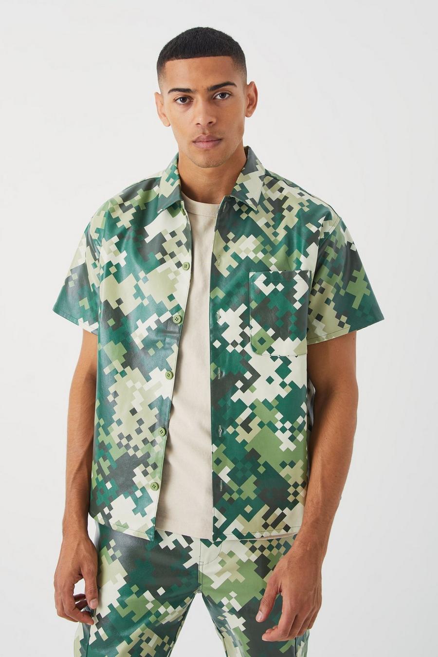 Camicia squadrata in PU a maniche corte in fantasia militare, Multi image number 1