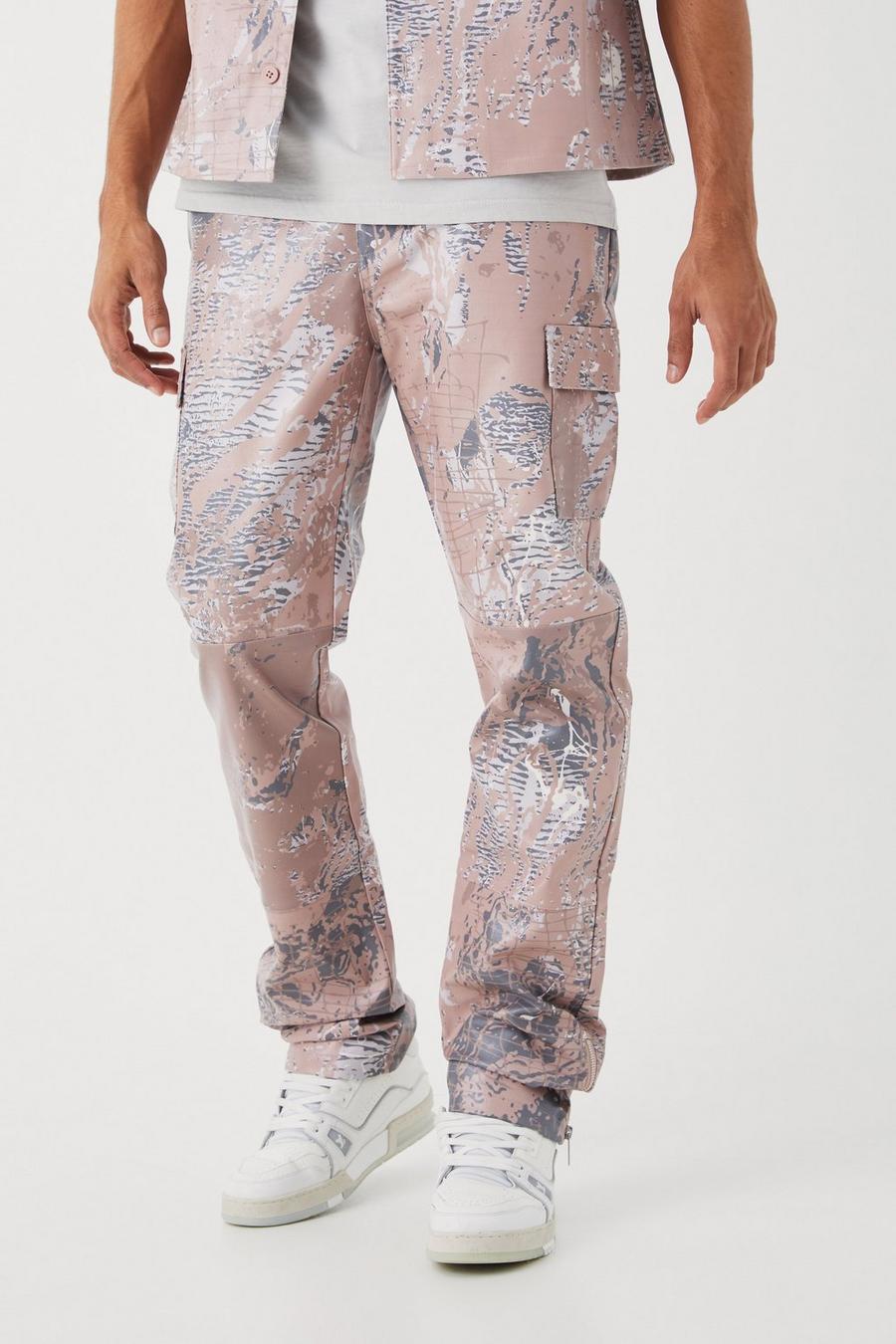 Pantalón cargo de cuero sintético con cintura fija, pernera plisada y estampado abstracto, Multi