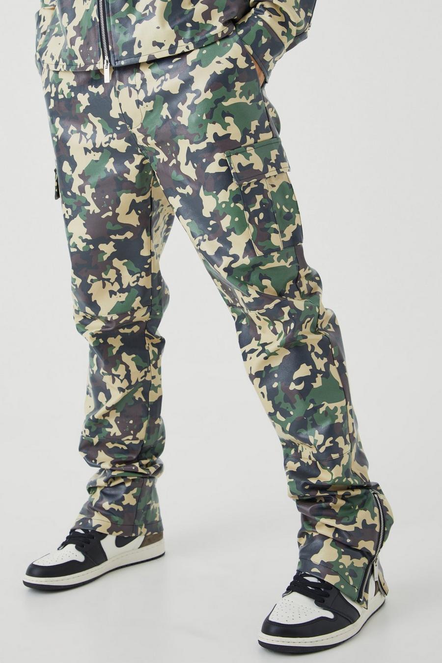 Pantalón cargo de camuflaje y cuero sintético con pernera recta y cintura fija, Multi image number 1