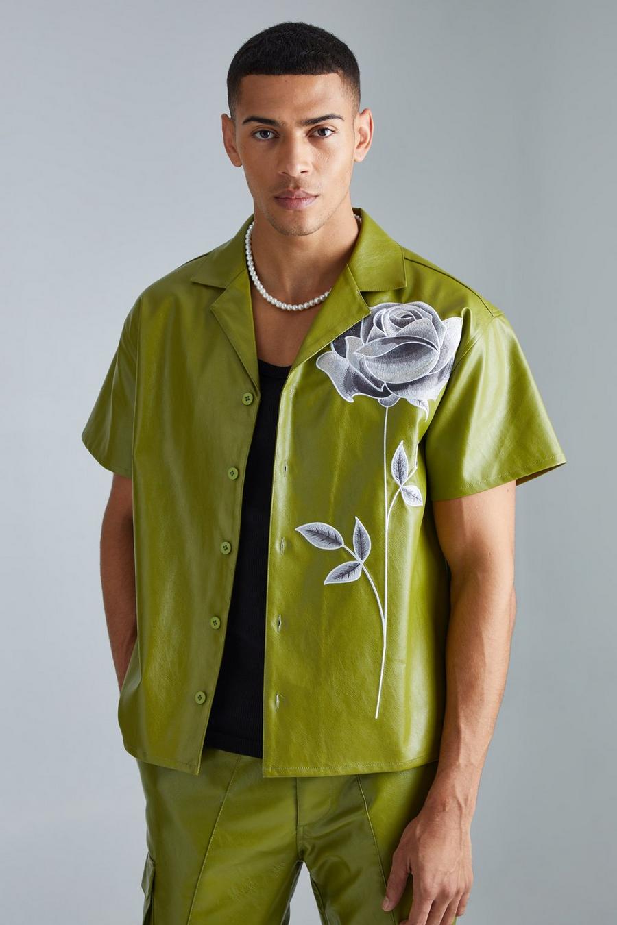 Camisa recta de manga corta y cuero sintético con bordado, Khaki image number 1