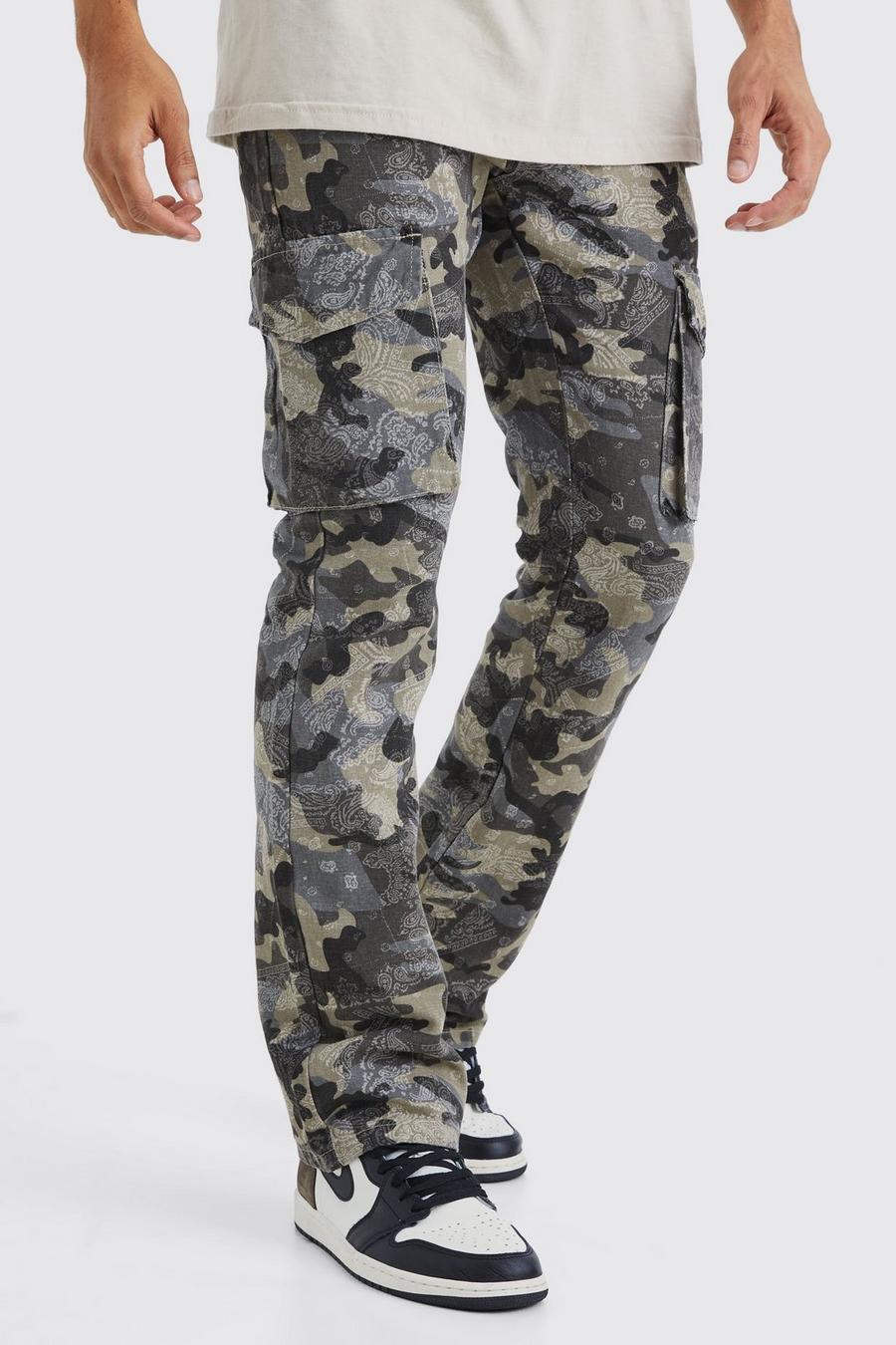 Pantaloni Cargo Slim Fit a zampa in fantasia militare con inserti in fantasia a bandana, Light grey image number 1