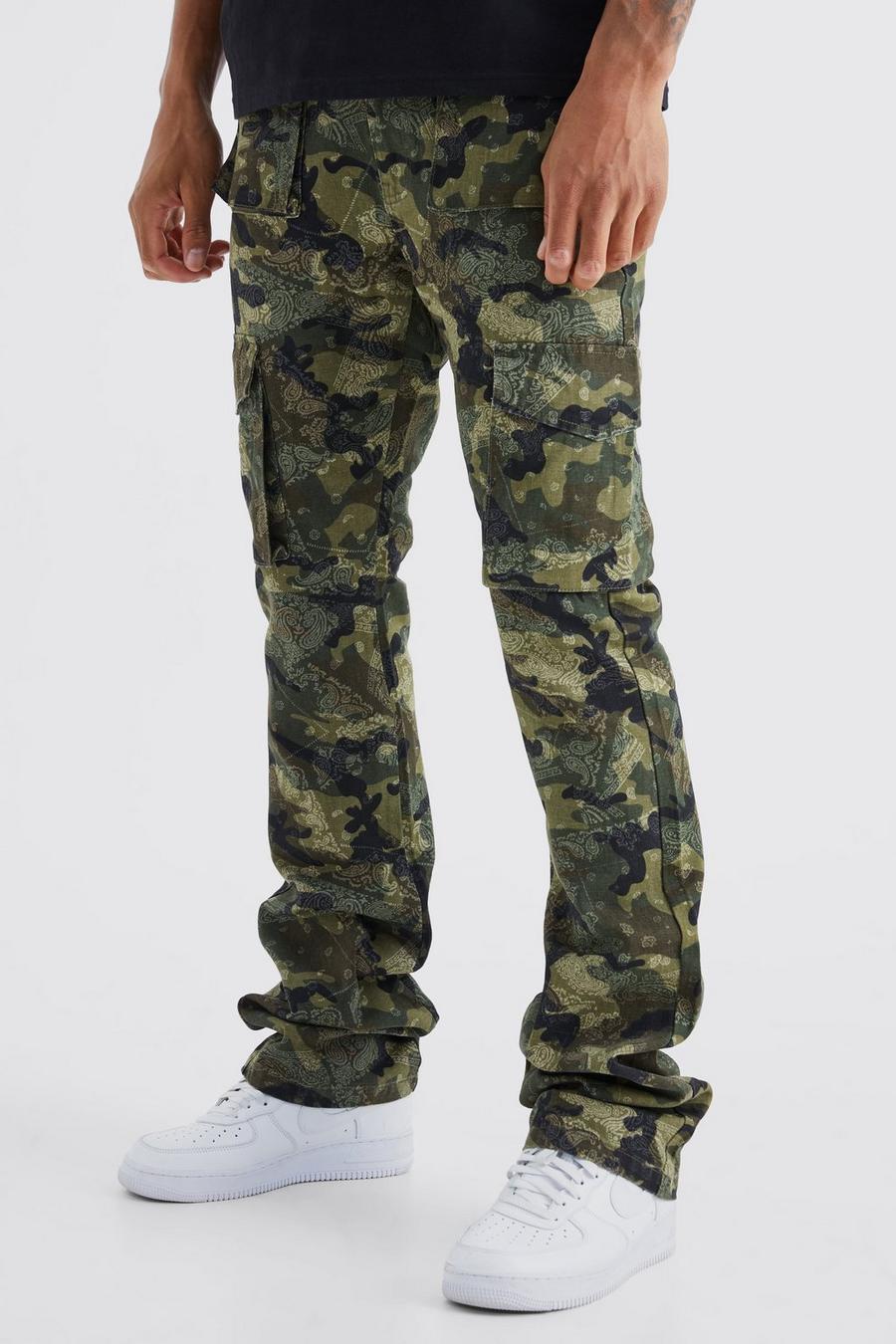 Tall Slim-Fit Camouflage Cargo-Hose mit Bandana-Print, Khaki image number 1