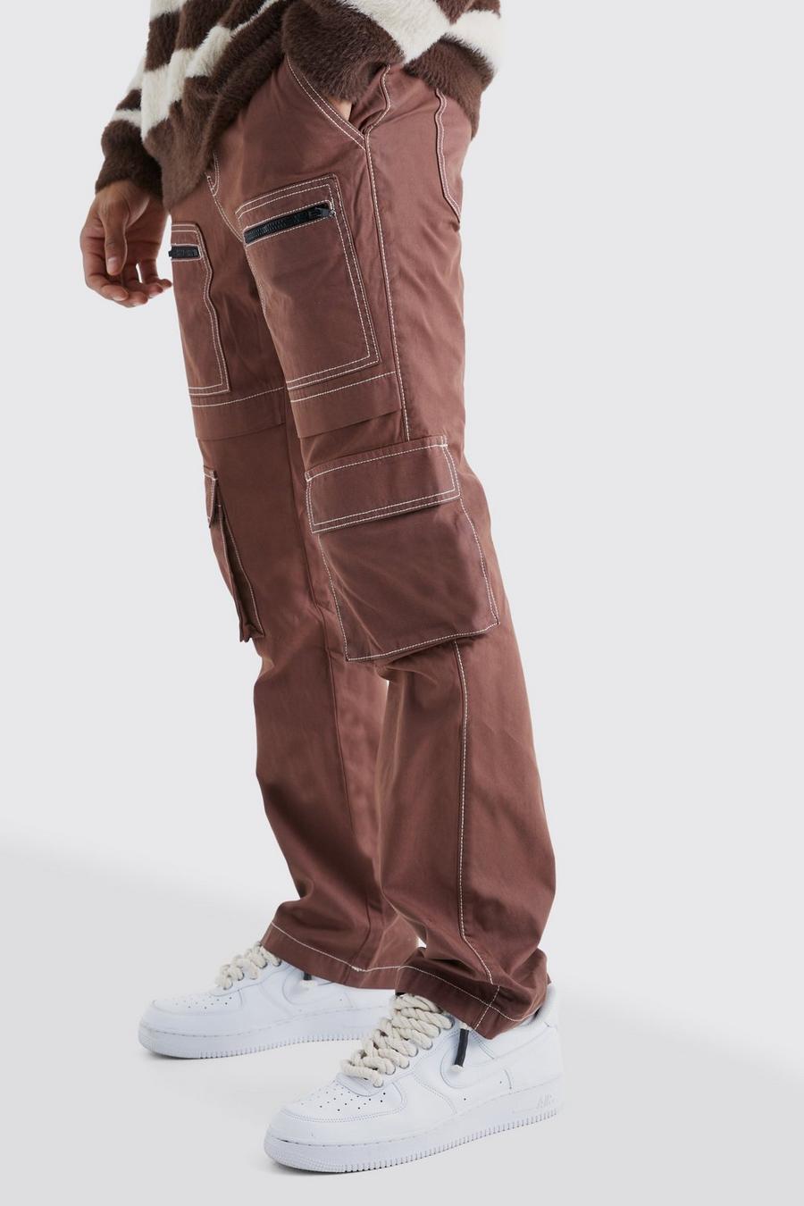 Pantalón ajustado con cremallera, bolsillos cargo y costuras en contraste, Chocolate