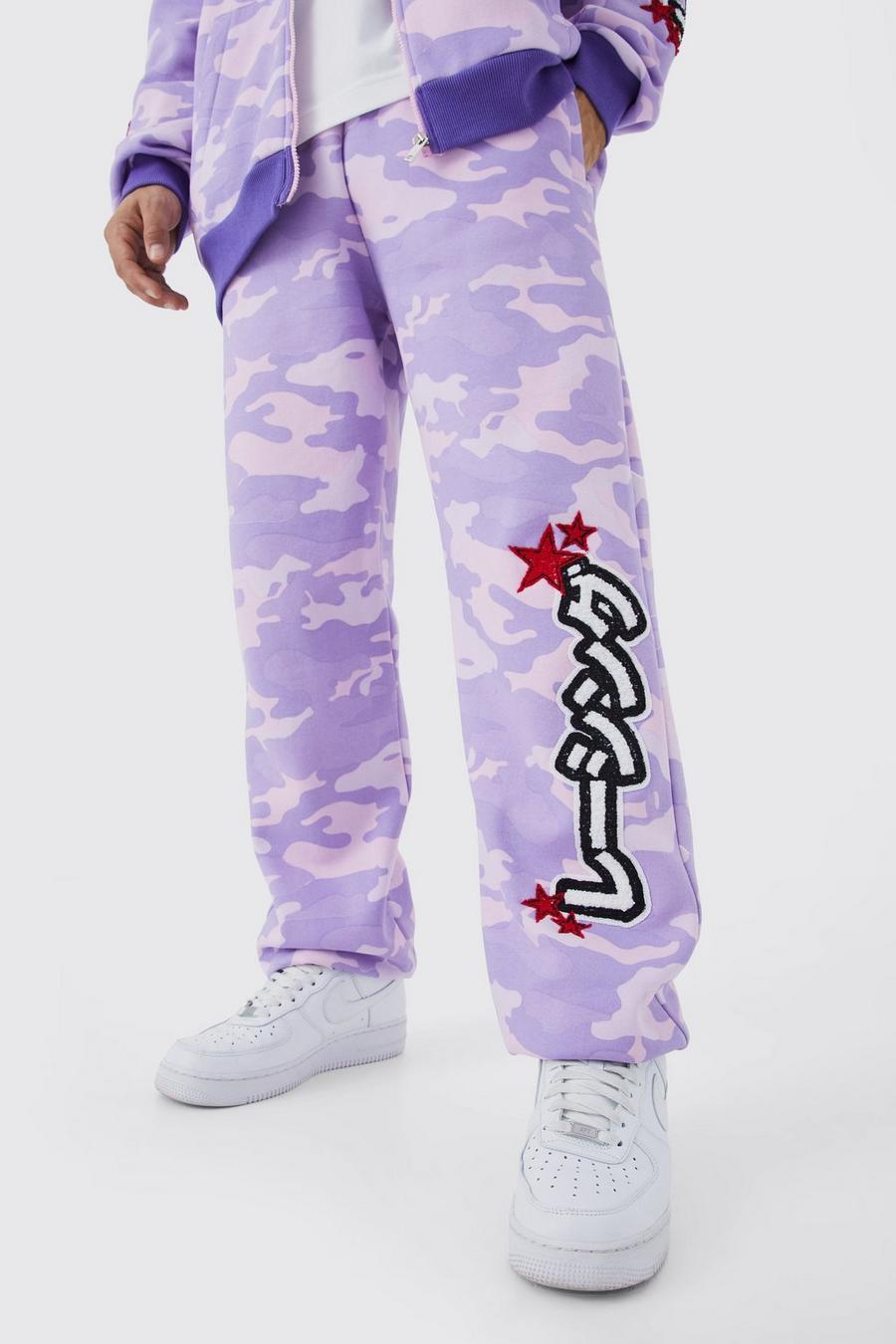 Pantaloni tuta Regular Fit in fantasia militare con applique di stemma, Purple image number 1