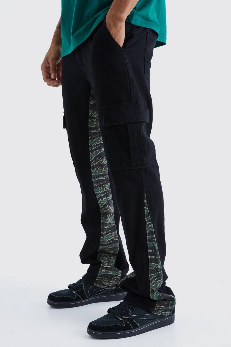 Pantalón cargo ajustado de campana con refuerzos y estampado de camuflaje, Black image number 1