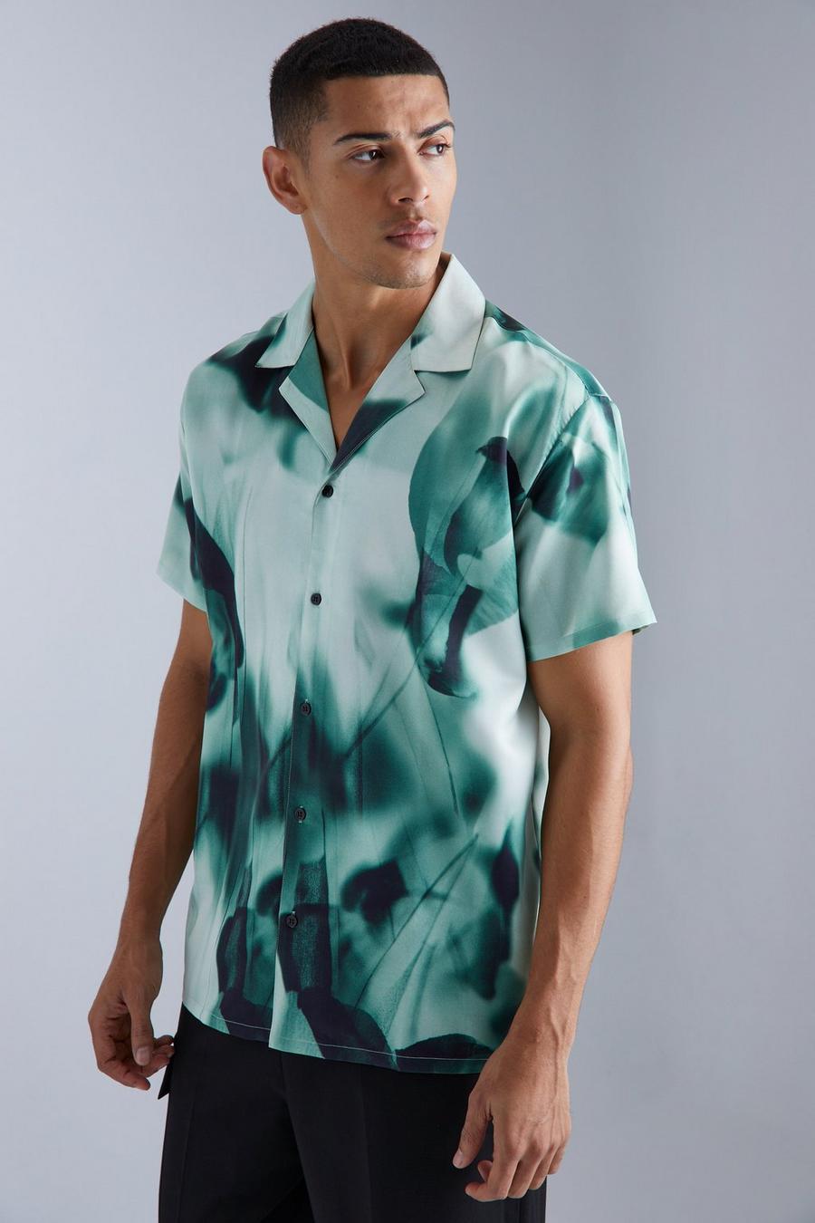 Green Oversize kortärmad skjorta i satin image number 1