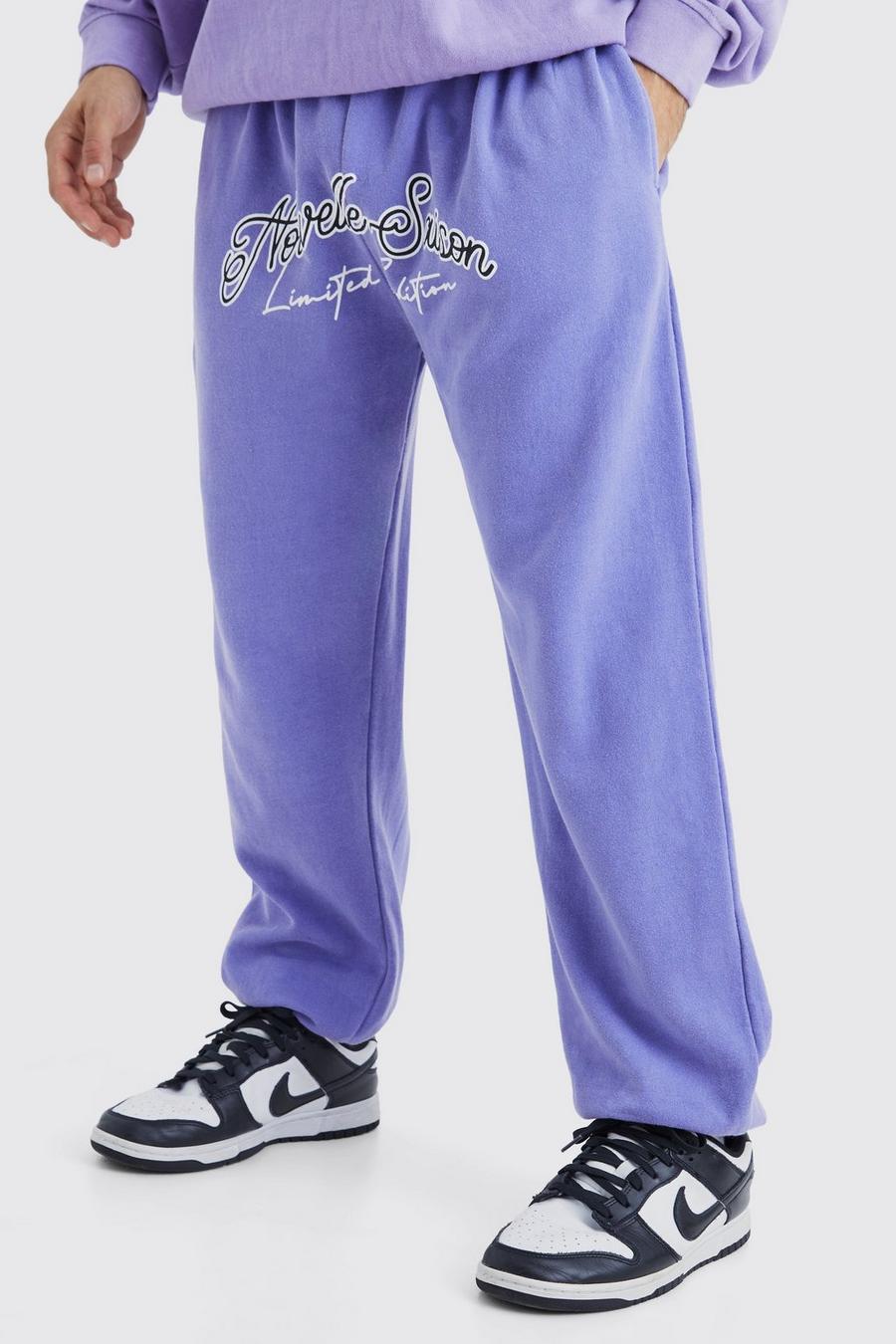 Pantalón deportivo oversize con estampado gráfico Nouvelle en la entrepierna, Purple image number 1