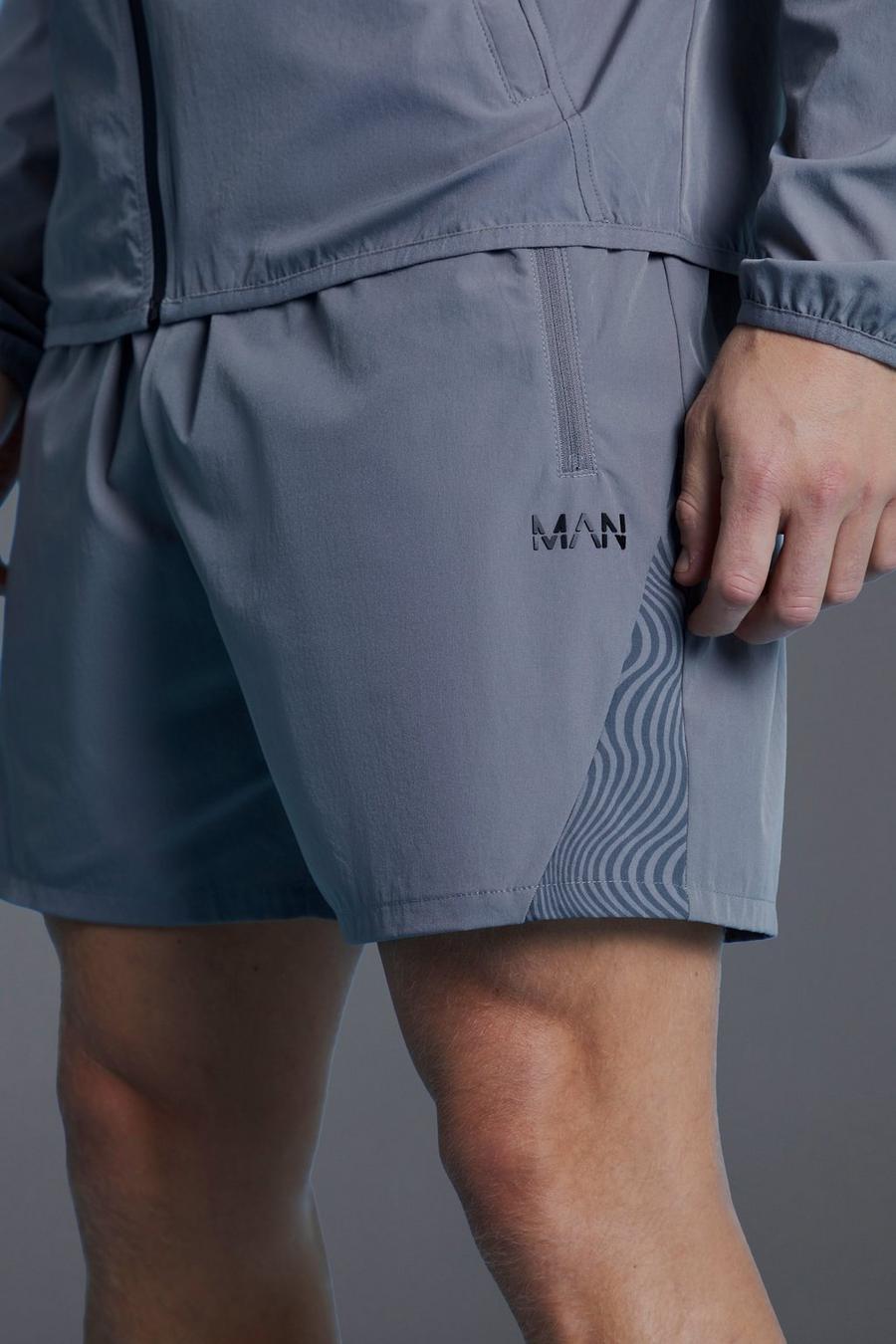 Pantalón corto MAN Active con paneles y estampado geométrico, Charcoal