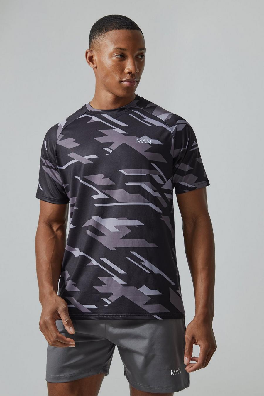 Black MAN Active T-shirt med geometriskt tryck image number 1