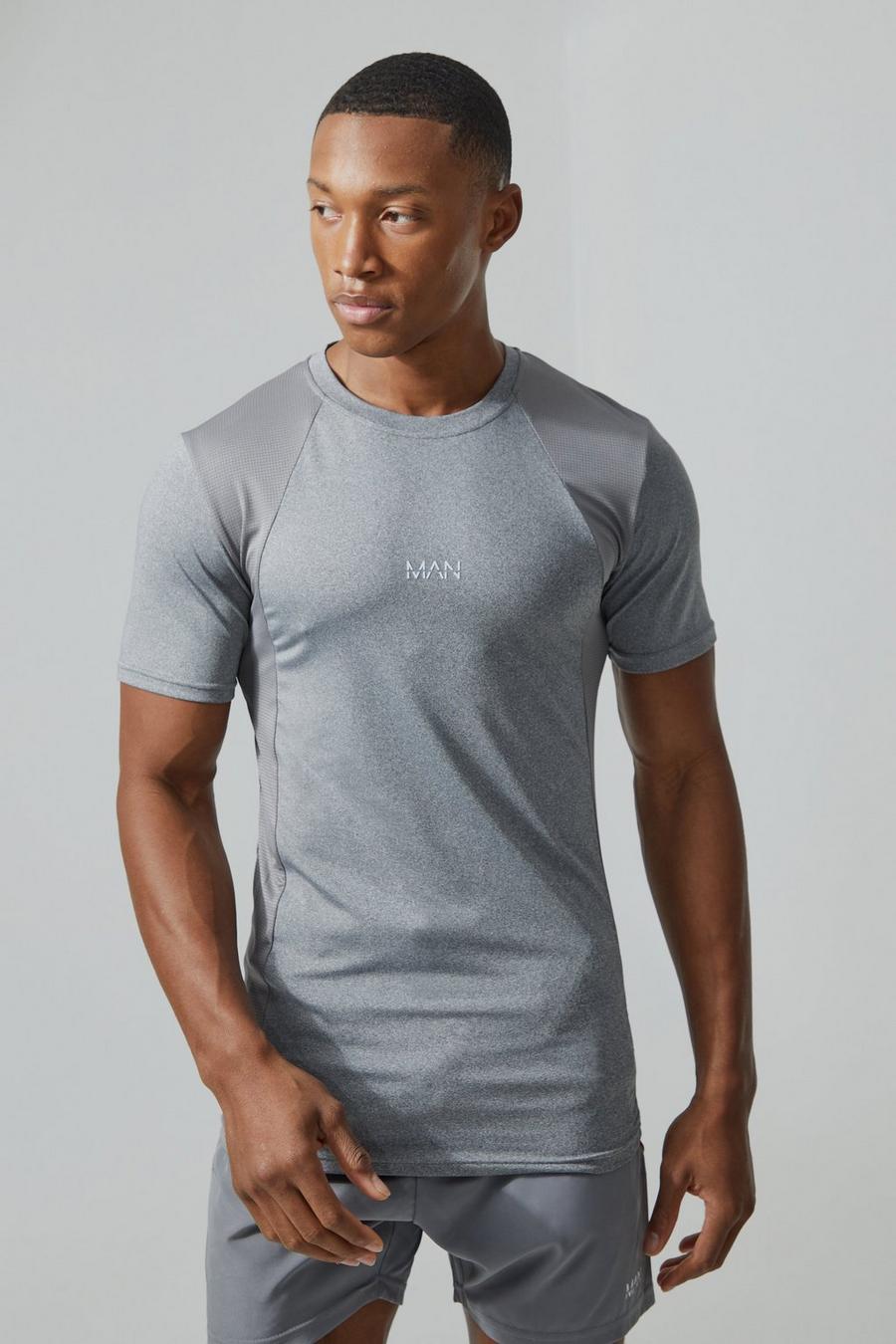 Light grey MAN Active T-shirt i mesh med blockfärger och muscle fit image number 1