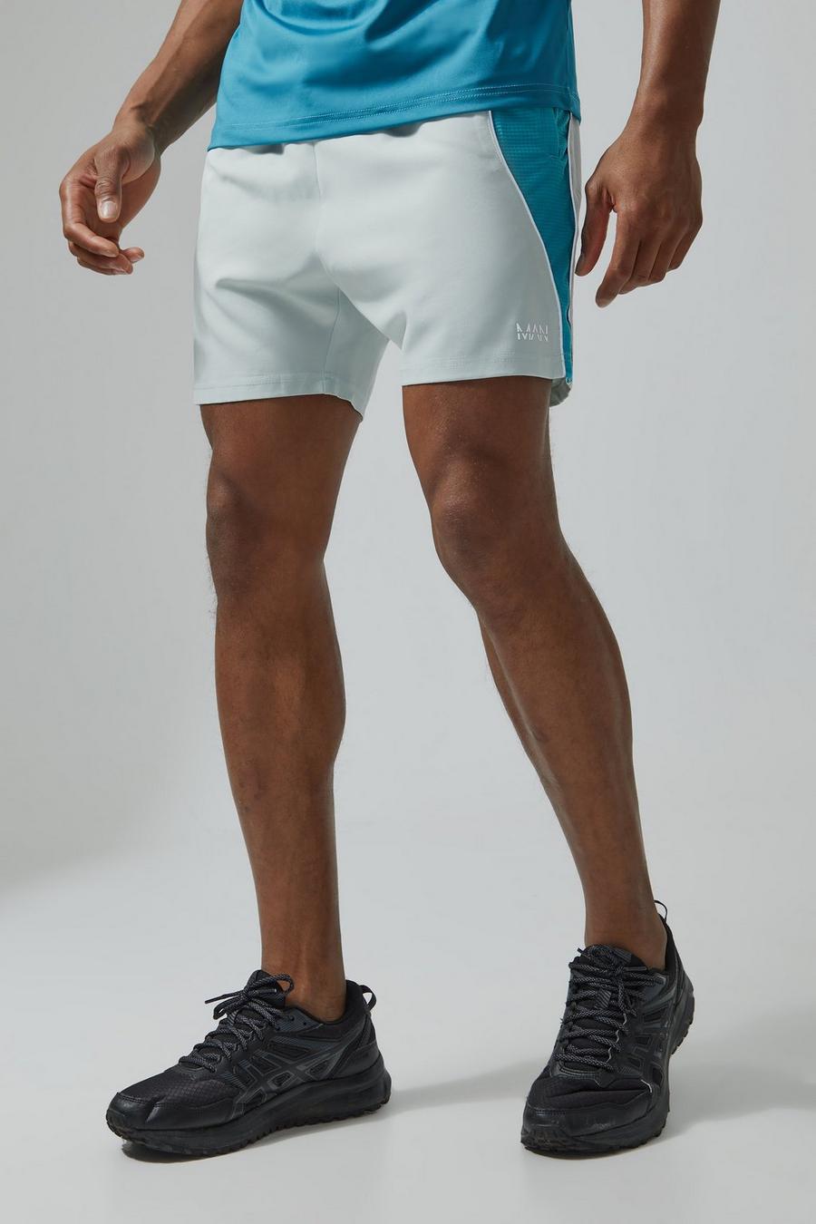 Light grey MAN Active Shorts i mesh med blockfärger och struktur