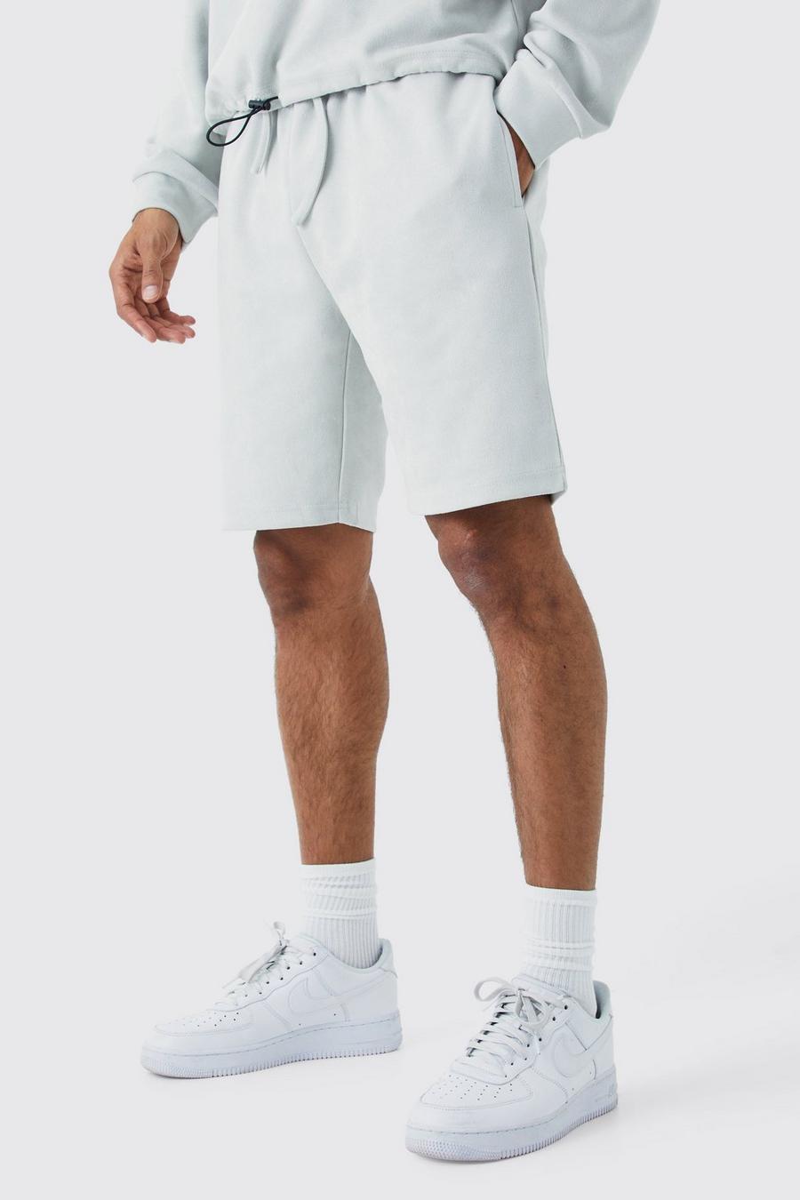 Pale grey Mellanlånga shorts i mockaimitation med ledig passform image number 1