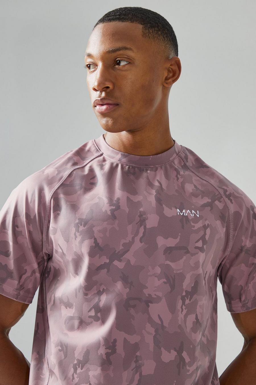 T-shirt de sport à imprimé camouflage - MAN Active, Mauve image number 1