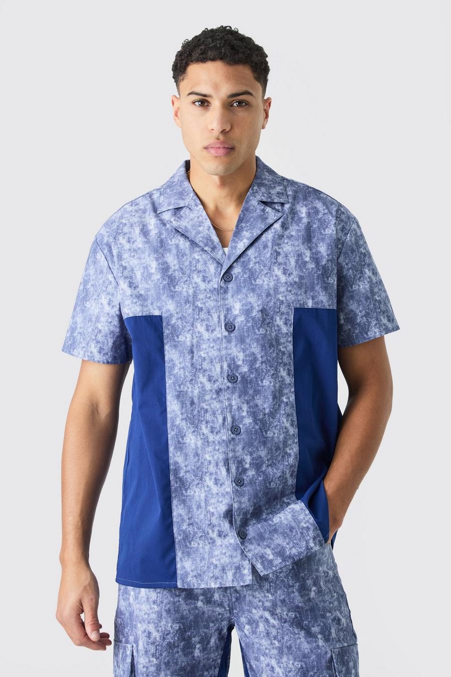 Denim-blue Kortärmad skjorta i twill med kamouflagemönster image number 1