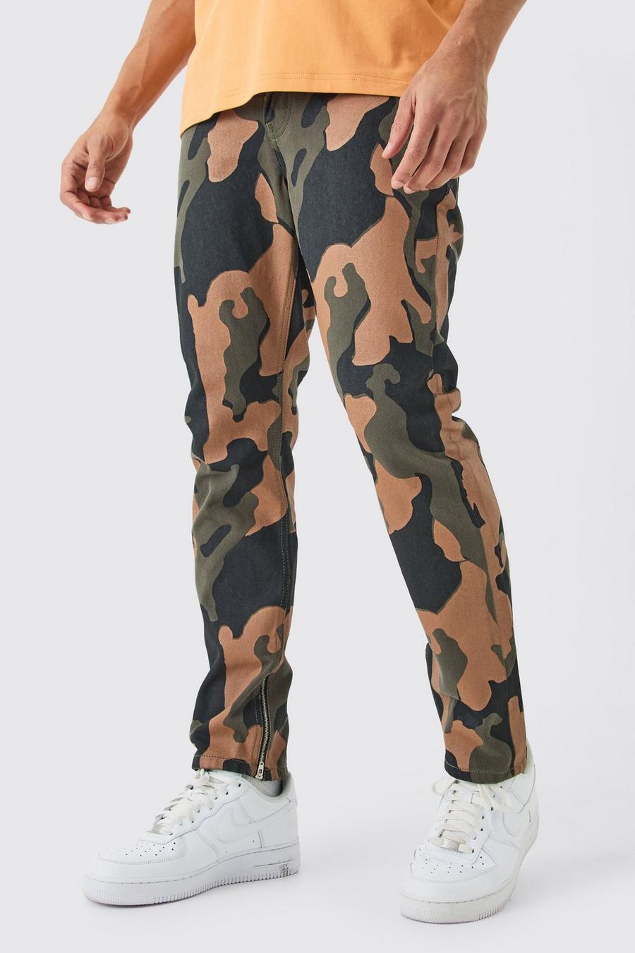 Jeans Slim Fit in denim rigido in fantasia militare con zip sul fondo, Brown image number 1