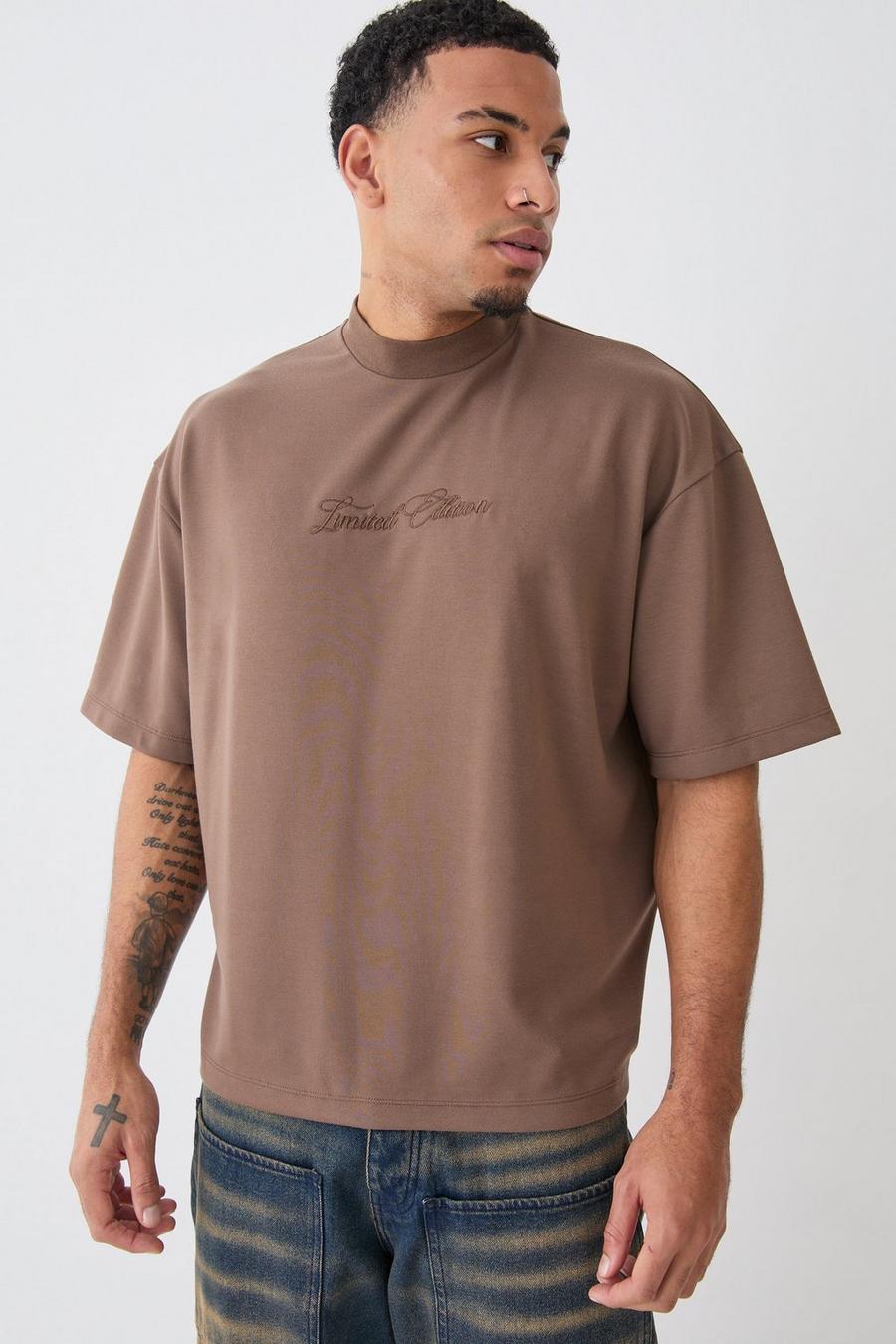 Kastiges Oversize Premium T-Shirt mit Stickerei, Coffee