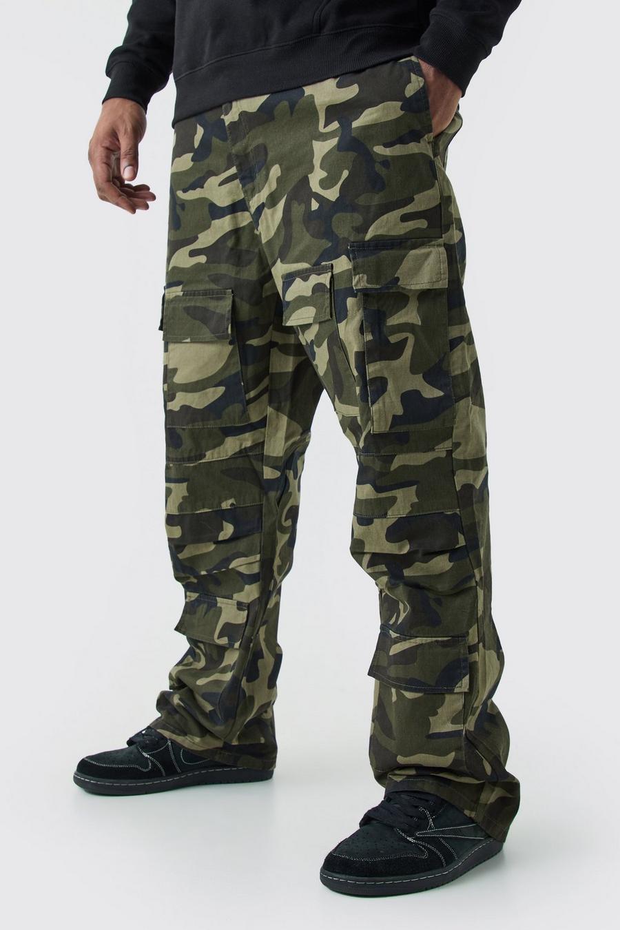 Pantalón Plus cargo de pernera recta y sarga con cintura fija y estampado de camuflaje, Multi image number 1
