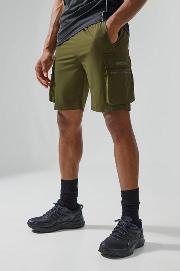 Man Active Lightweight Regular Fit 5inch Cargo Shorts khaki