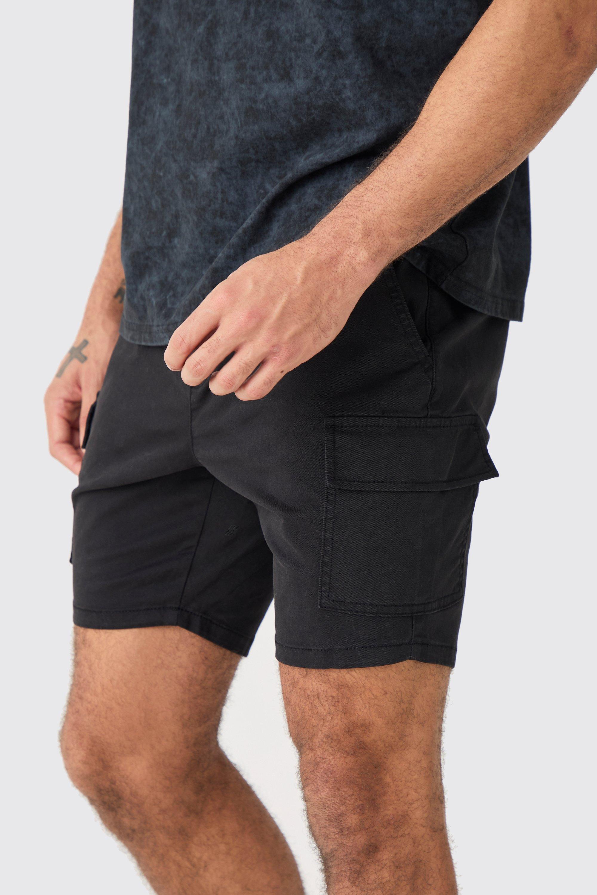 Skinny Fit Elasticated Waist Cargo Shorts in Black boohoo