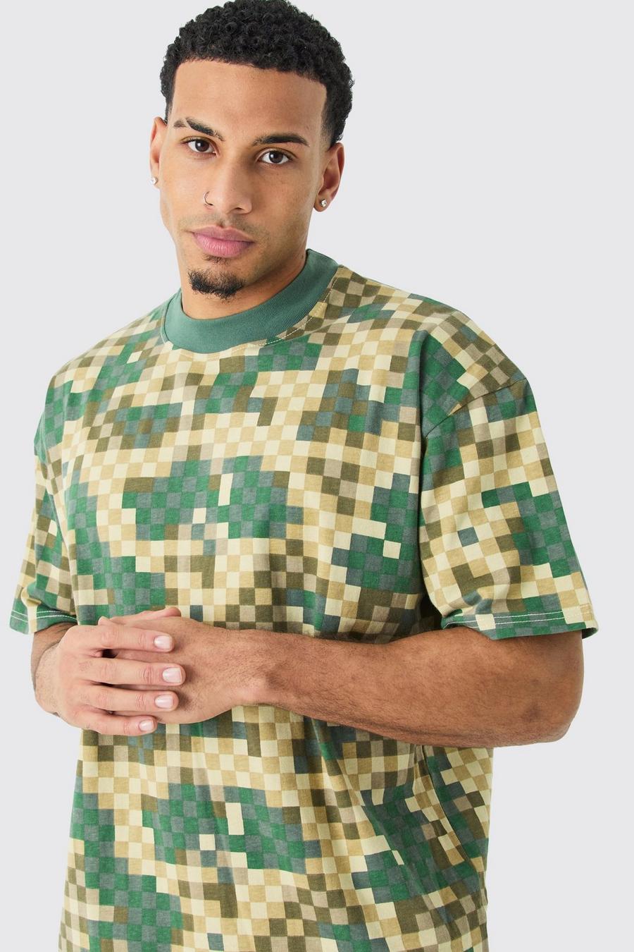 T-shirt pesante oversize in fantasia militare con pixel e girocollo esteso, Khaki image number 1