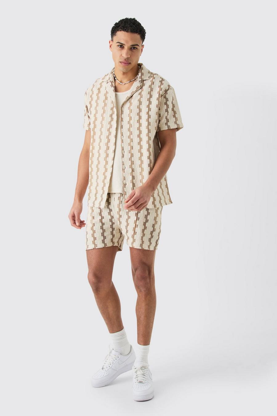 Camicia oversize in maglia traforata a righe geometriche & pantaloncini, Stone image number 1