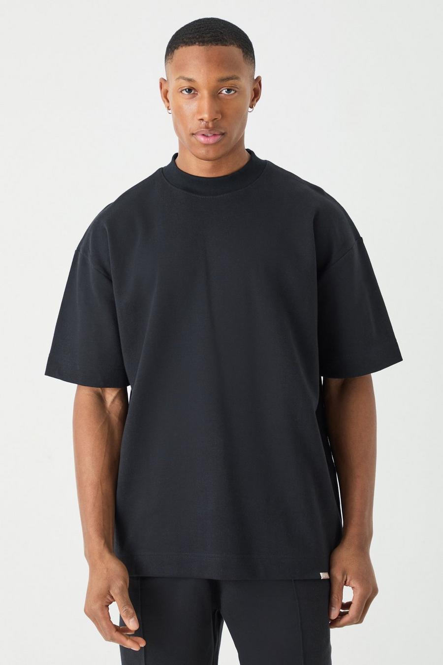 Camiseta MAN oversize con cuello extendido y estampado grueso entrelazado, Black image number 1