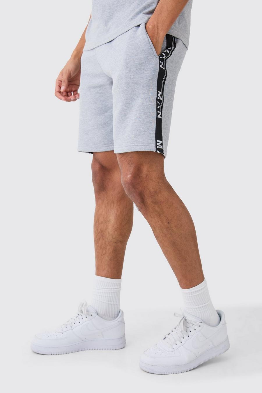 Grey marl MAN Mellanlånga shorts i slim fit med kantband image number 1