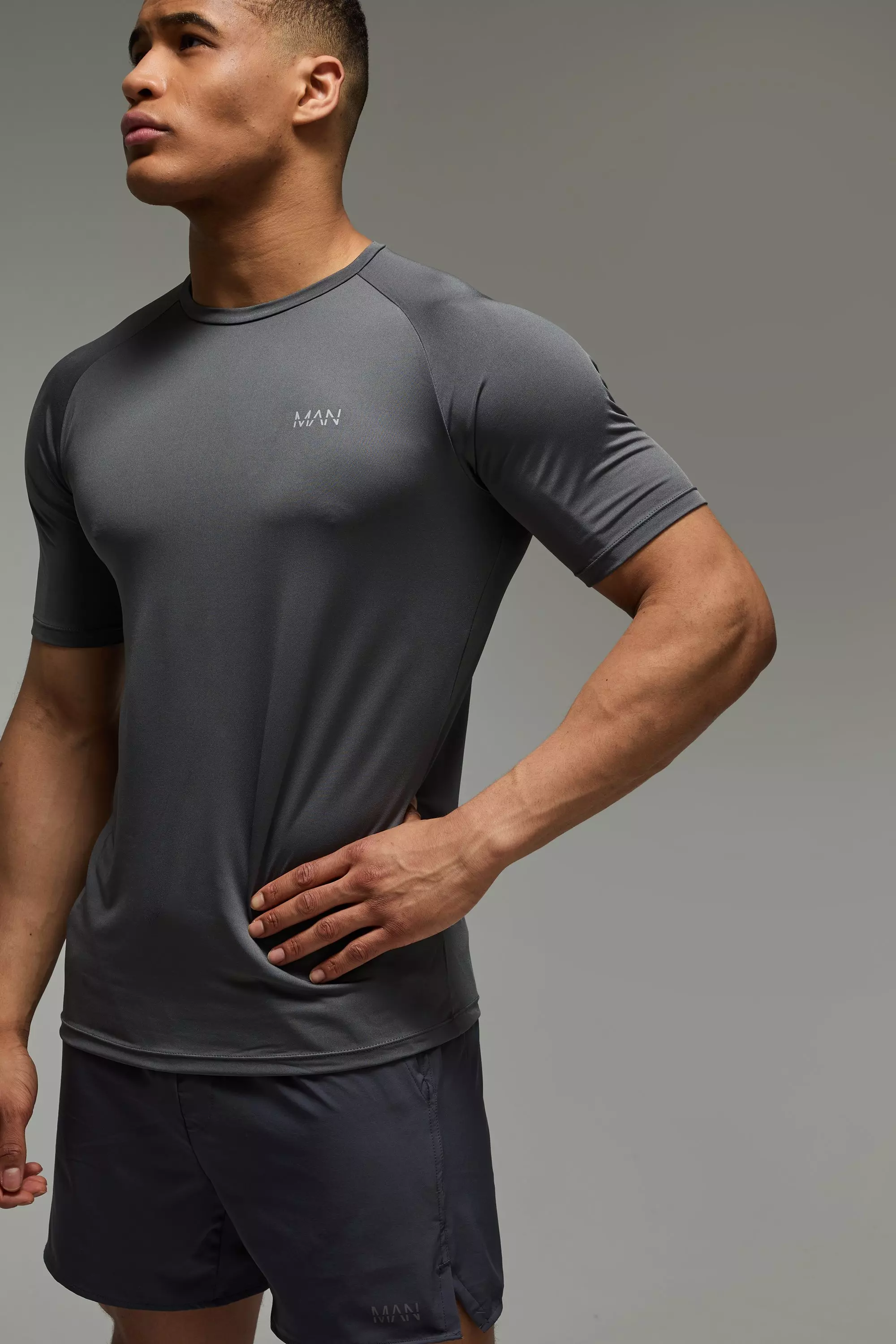 Charcoal Man Active Raglan Reg Fit T-shirt alternative image