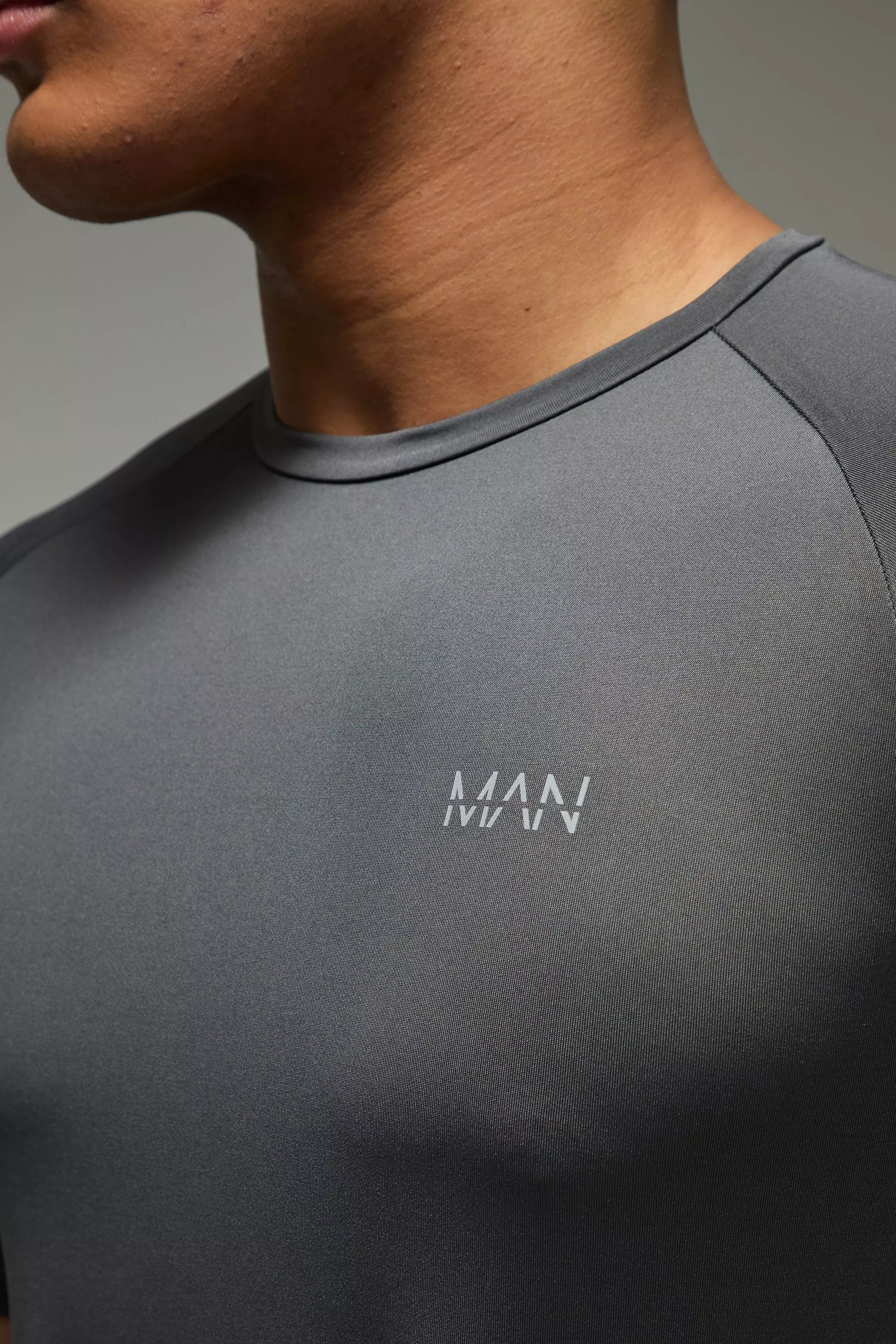 Charcoal Man Active Raglan Reg Fit T-shirt alternative image