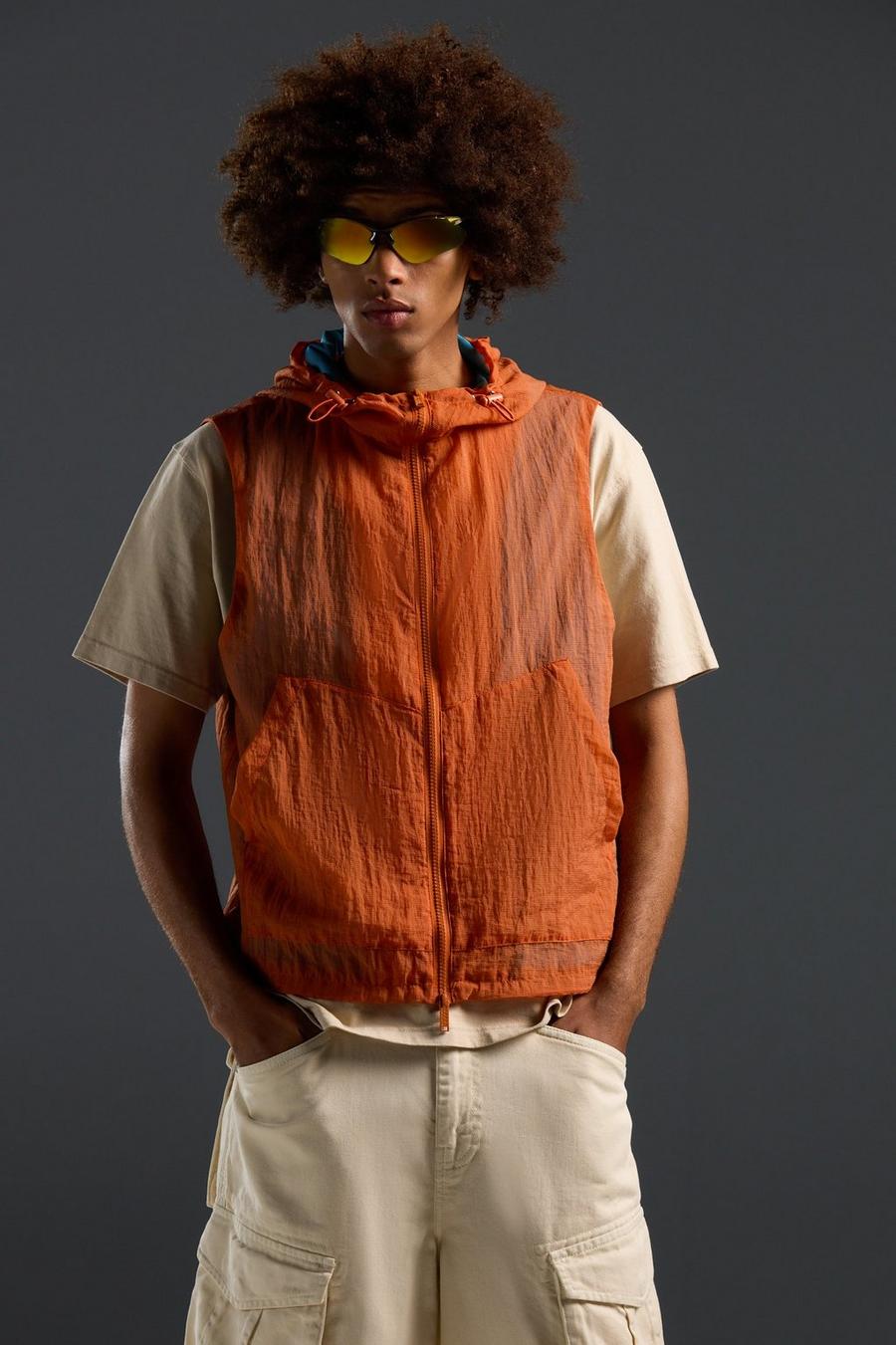 Top sin mangas utilitario transparente con capucha y costuras antidesgarros, Orange image number 1