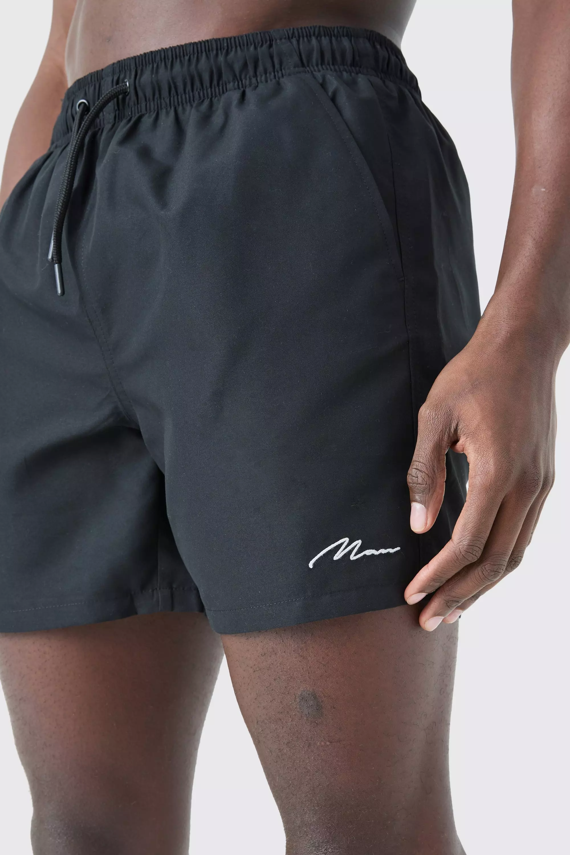 Black Man Signature Mid Length Swim Short صورة بديلة