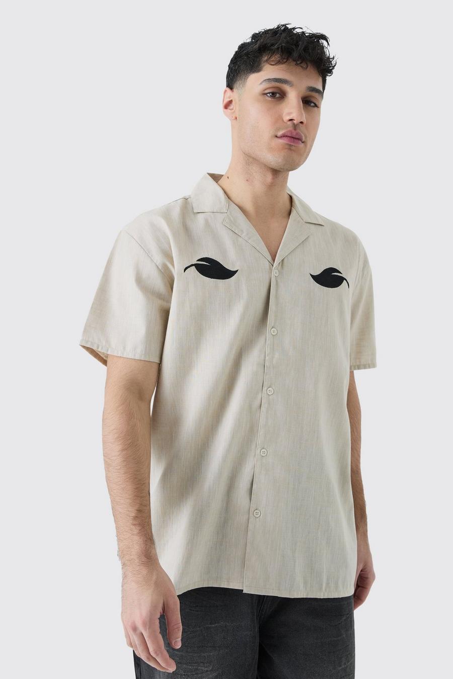Natural Oversize skjorta i linnetyg med brodyr
