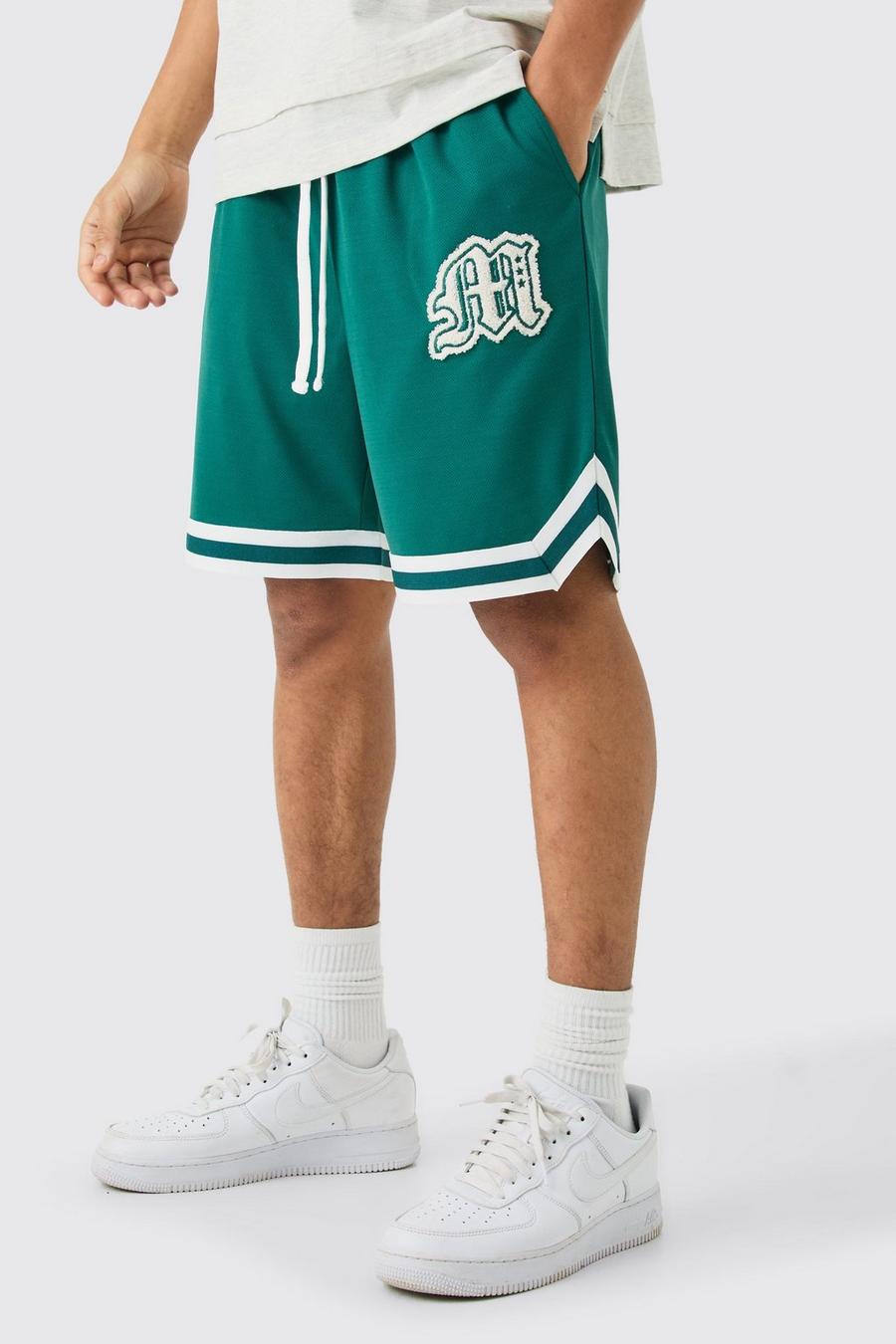 Pantalón corto holgado estilo baloncesto de malla con aplique M, Green image number 1