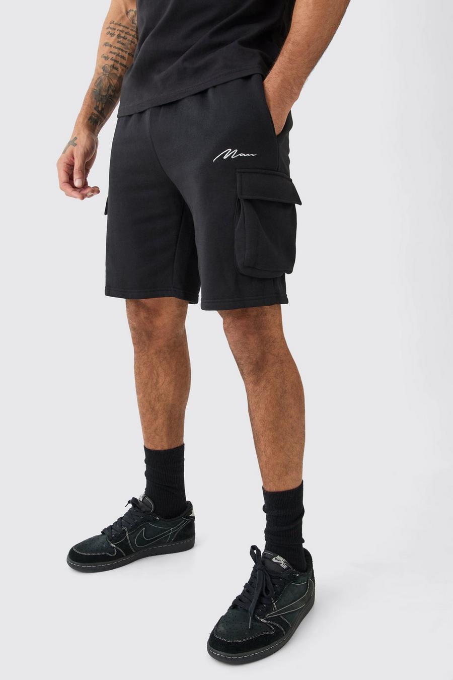 Pantalón corto cargo holgado de largo medio con firma MAN, Black image number 1