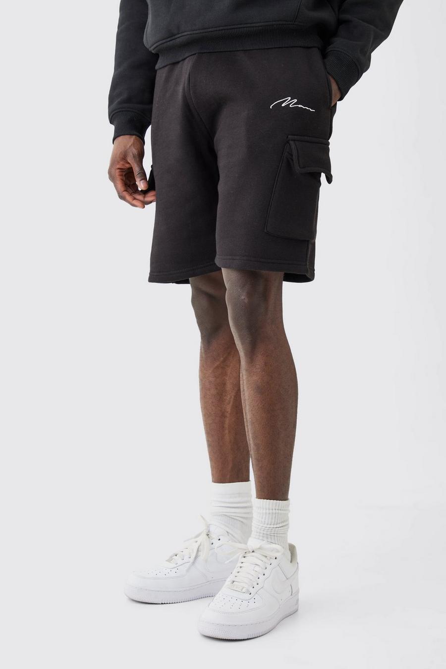 Pantalón corto cargo holgado de largo medio con firma MAN, Black image number 1