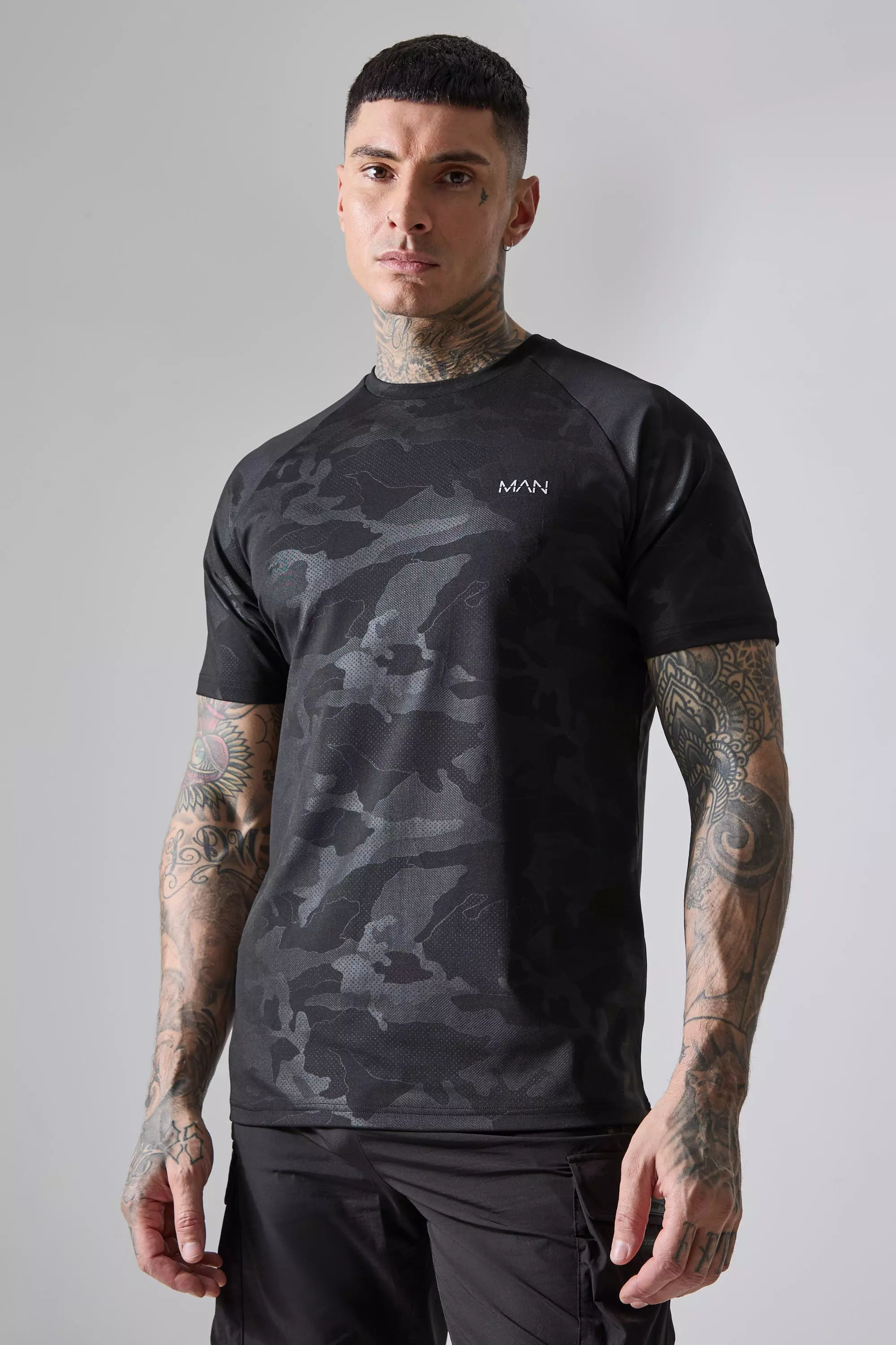 Black Tall Man Active Camo Raglan Regular Fit Performance T-shirt صورة بديلة