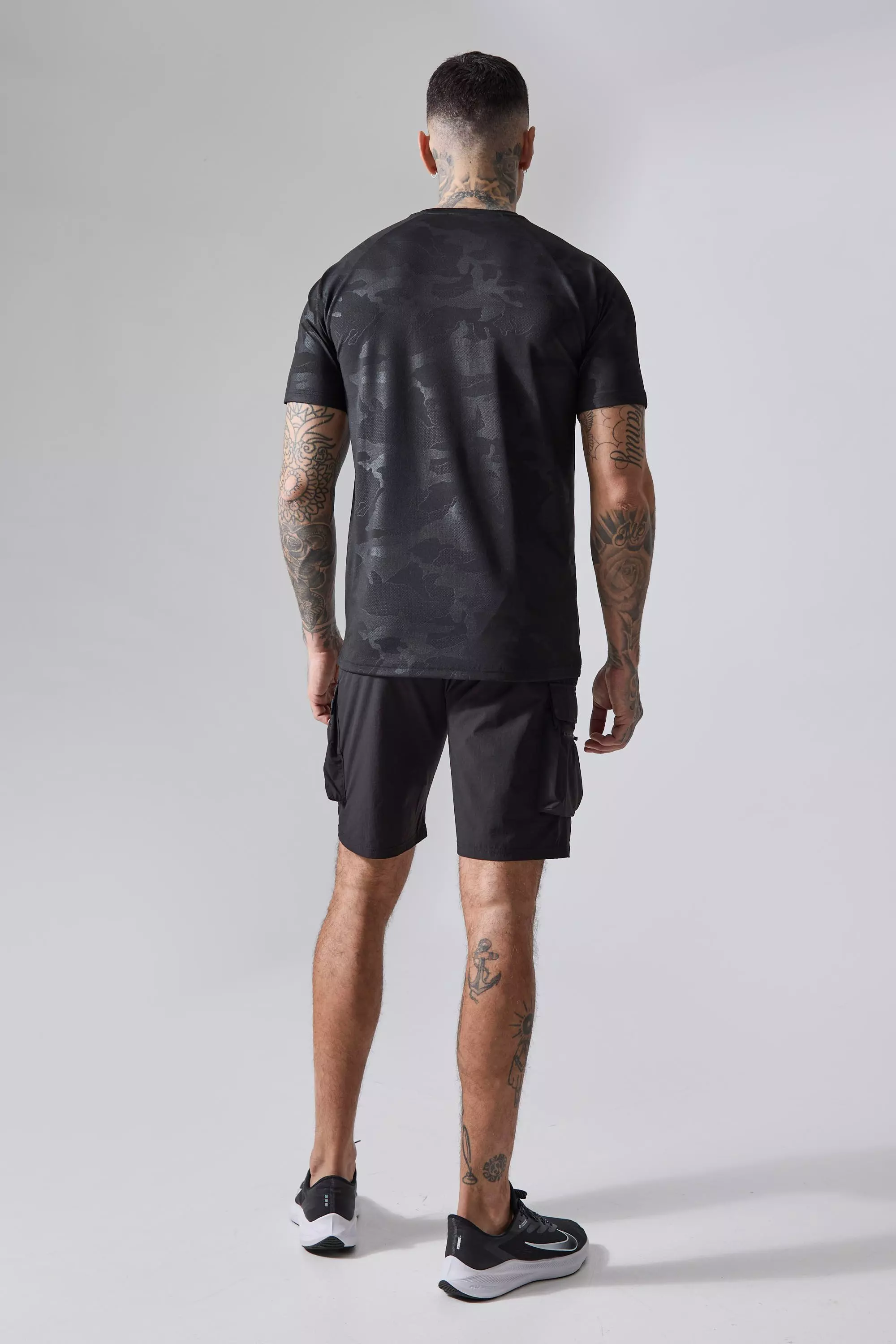 Black Tall Man Active Camo Raglan Regular Fit Performance T-shirt صورة بديلة